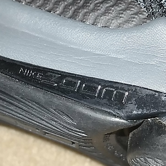 Lebron witness 4 shoes, clothing, and 3 ps4 games - Picture 12 of 12